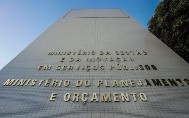 Governo libera R$ 5,2 bilhões para reforçar assistência social e saúde