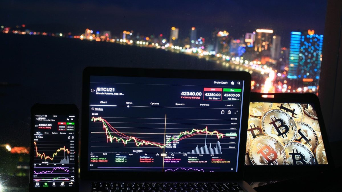 Wall Street cai com títulos e petróleo sinalizando risco de inflação