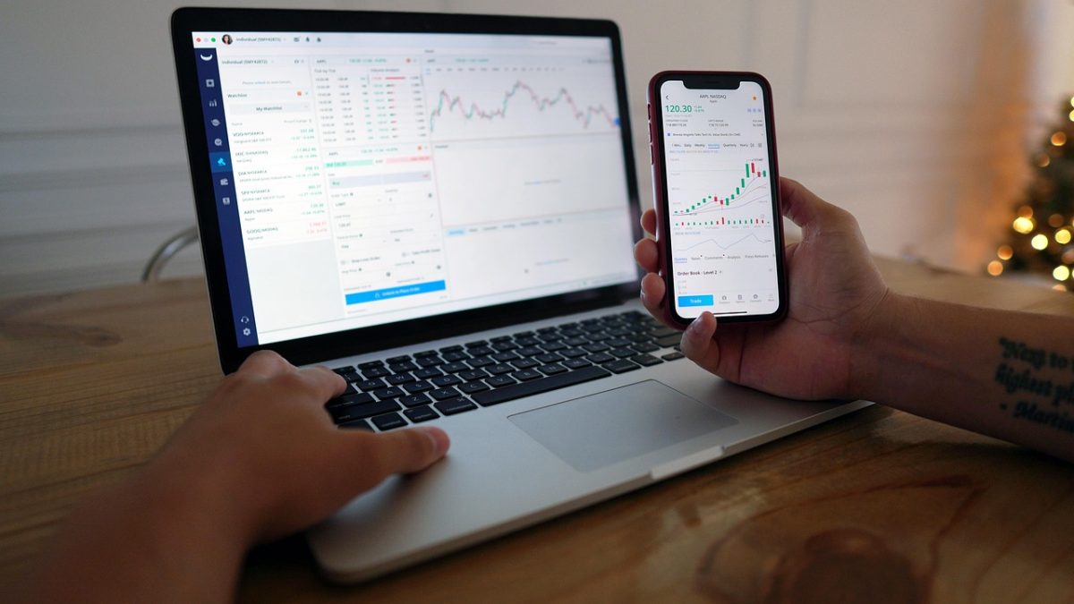 Bolsas da Ásia fecham majoritariamente em alta com alívio no petróleo