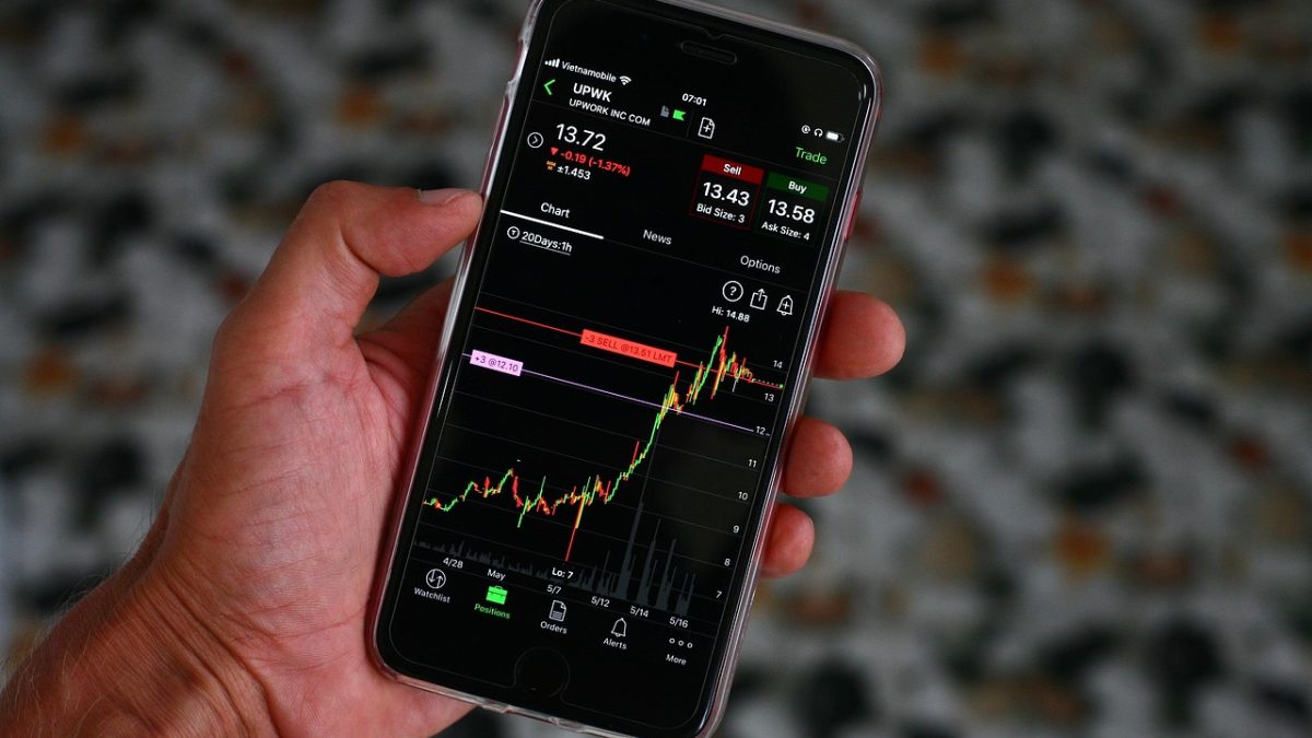 Futuros de NY sobem com otimismo com IA e queda no petróleo