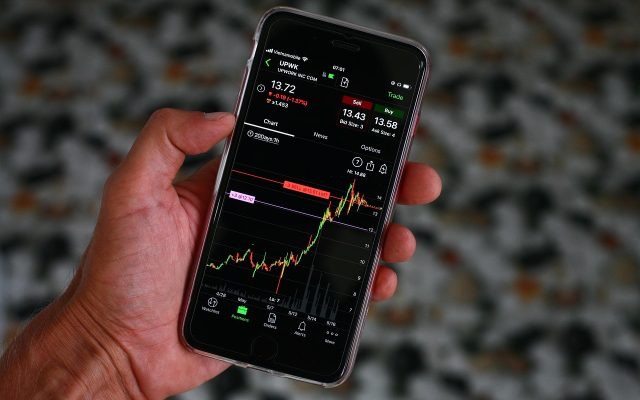 Futuros de NY sobem com otimismo com IA e queda no petróleo