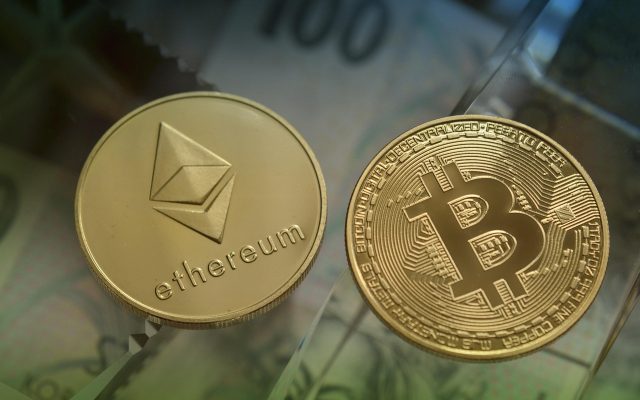 Bitcoin (BTC) avança aos US$ 82 mil; veja preços das criptomoedas neste sábado (10)