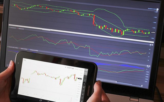 Agenda: Apesar de feriados pelo mundo, indicadores e falas de autoridades ficam no radar do mercado