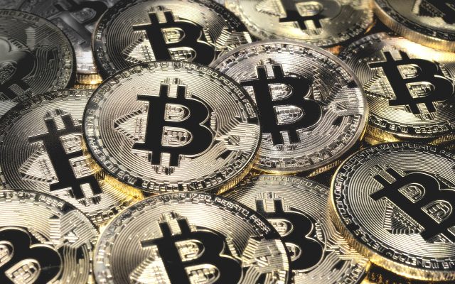 Bolsa dispara e dólar cai 4,64%; o que esperar dos mercados?