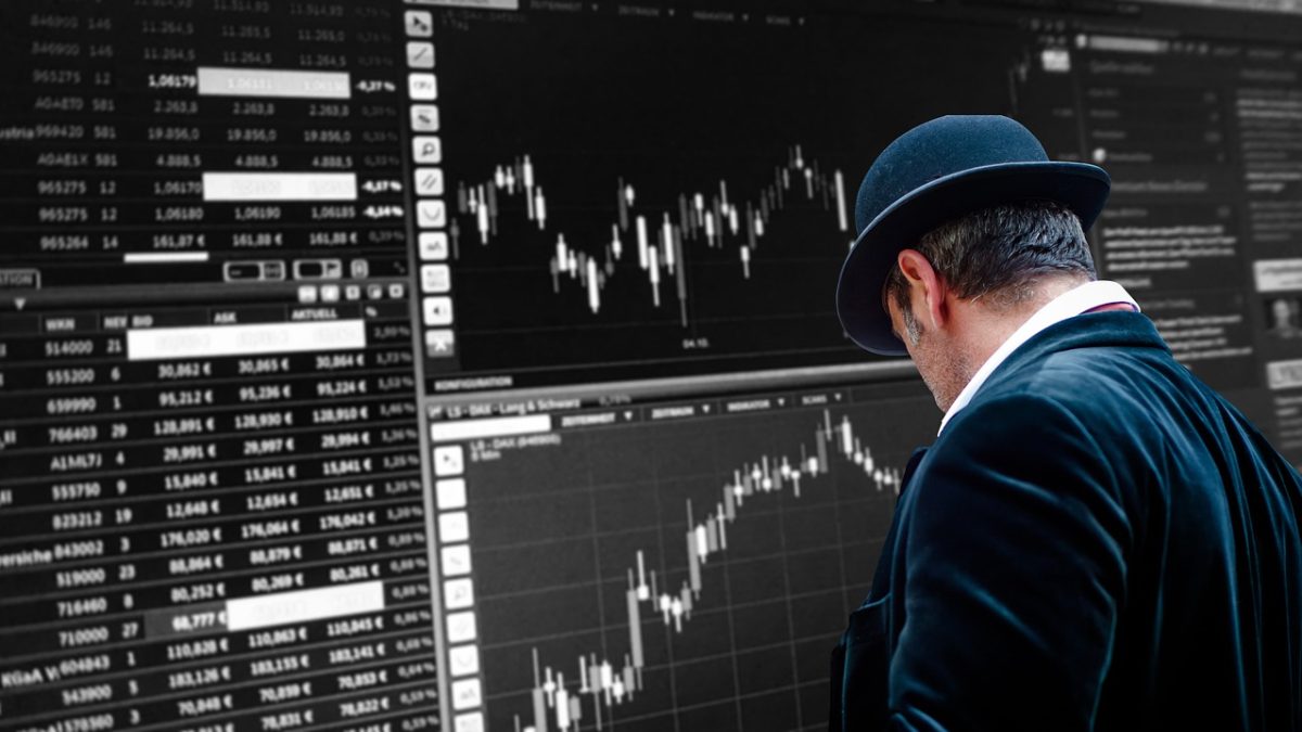 Tempo real: Ibovespa acompanha pesquisa Quaest, dados de serviços e dados de inflação dos EUA