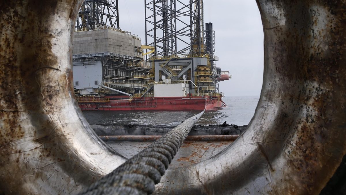 Petrobras (PETR4) vai receber até novembro US$ 859 mi de parceiras de consórcio