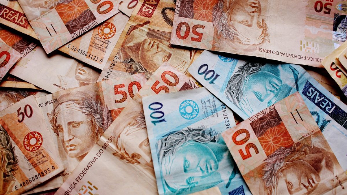 FMI reduz previsão de crescimento do Brasil: o que isso muda na análise do seu patrimônio?
