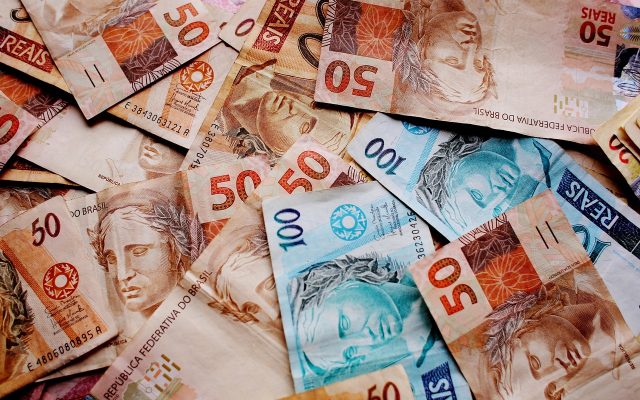 FMI reduz previsão de crescimento do Brasil: o que isso muda na análise do seu patrimônio?