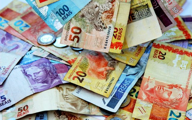 Corte amplo de gastos públicos afetaria área social, dizem economistas