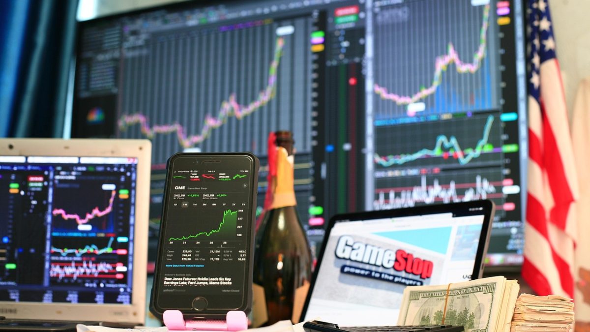 Ibovespa tenta driblar piora do humor externo e opera em alta com eleições em foco; 5 coisas para saber antes de investir hoje (8)