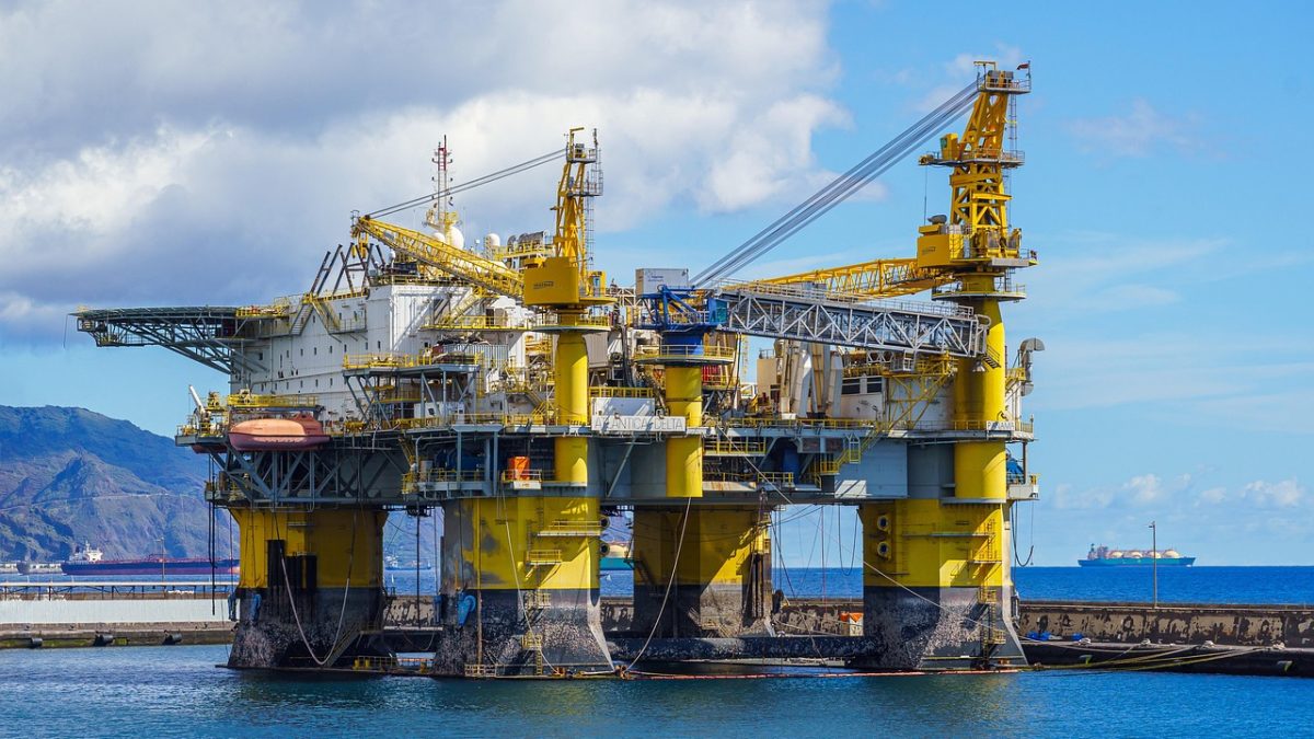 Ibovespa ganha fôlego com Petrobras (PETR4) e interrompe ciclo de perdas; dólar cai