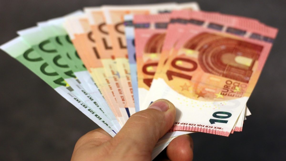 Crescimento da zona do euro desacelera para menor nível em quatro meses, segundo PMI