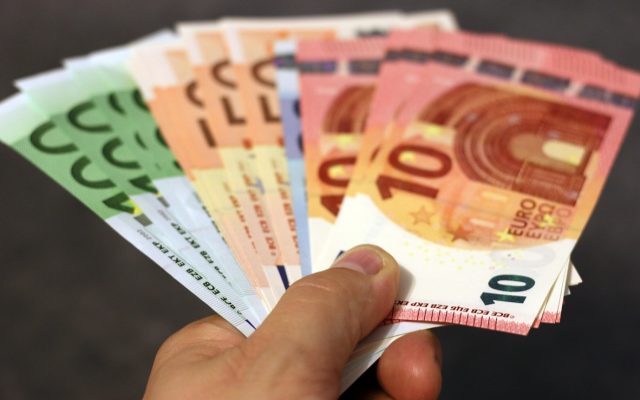 Crescimento da zona do euro desacelera para menor nível em quatro meses, segundo PMI