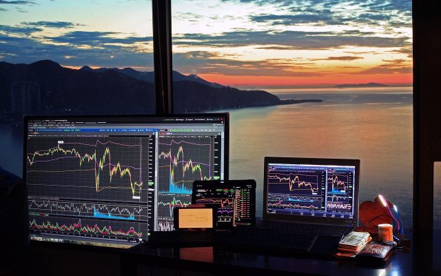 Tempo real: Ibovespa reage à vitória de Lula