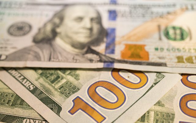 Dólar sobe 0,76% e fecha a R$ 5,39 em dia de cautela