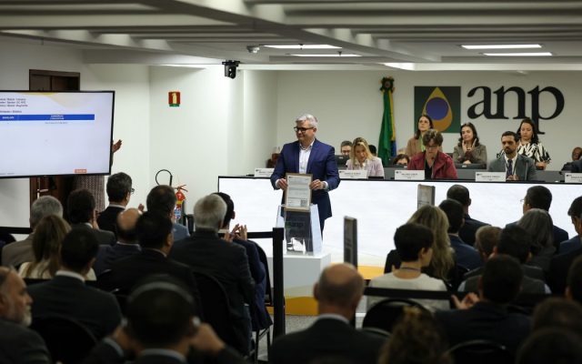 Maior leilão do pré-sal termina com sete dos 13 blocos arrematados